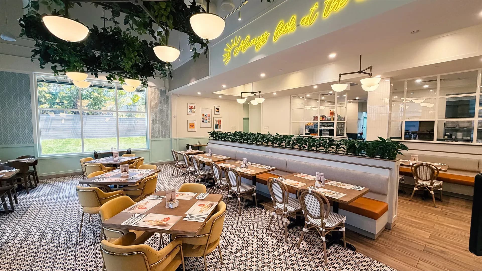 Pür & Simple — Brampton, Gateway